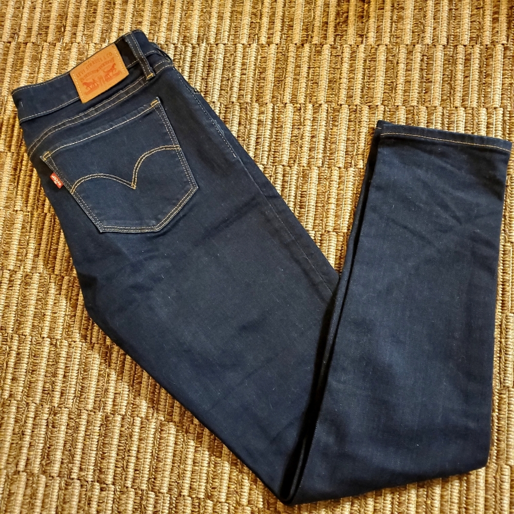 Levi's 711 Petite Skinny Jean's in Dark Blue Wash